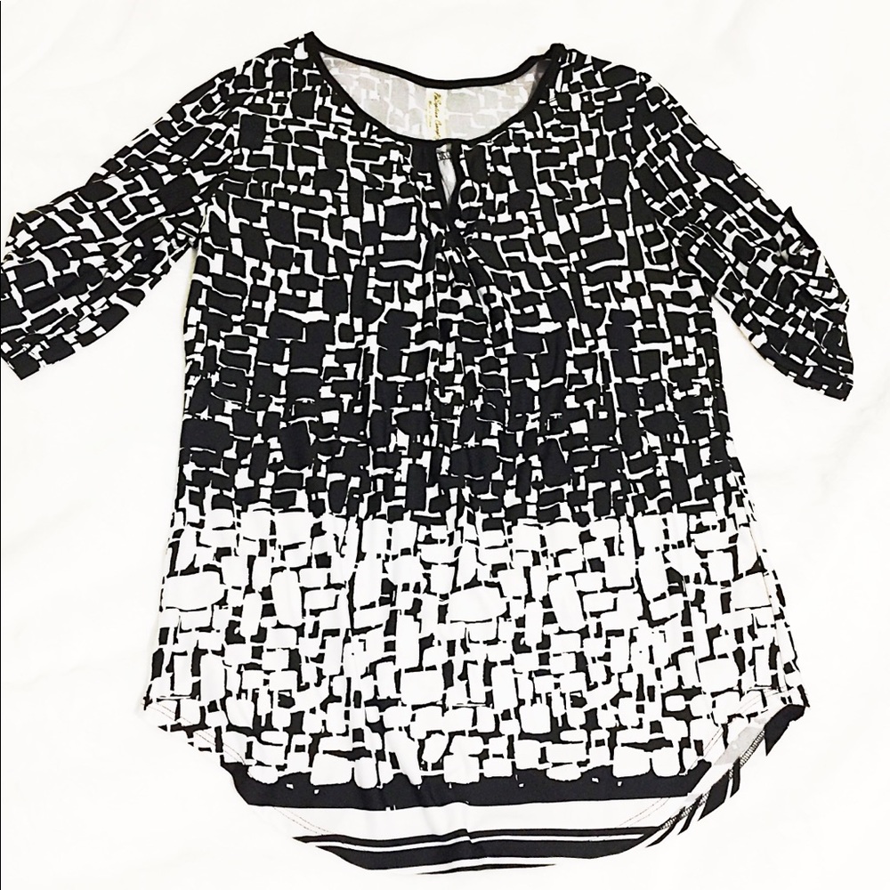 Black & White Geometric Designs Stretchy Top (NWT)